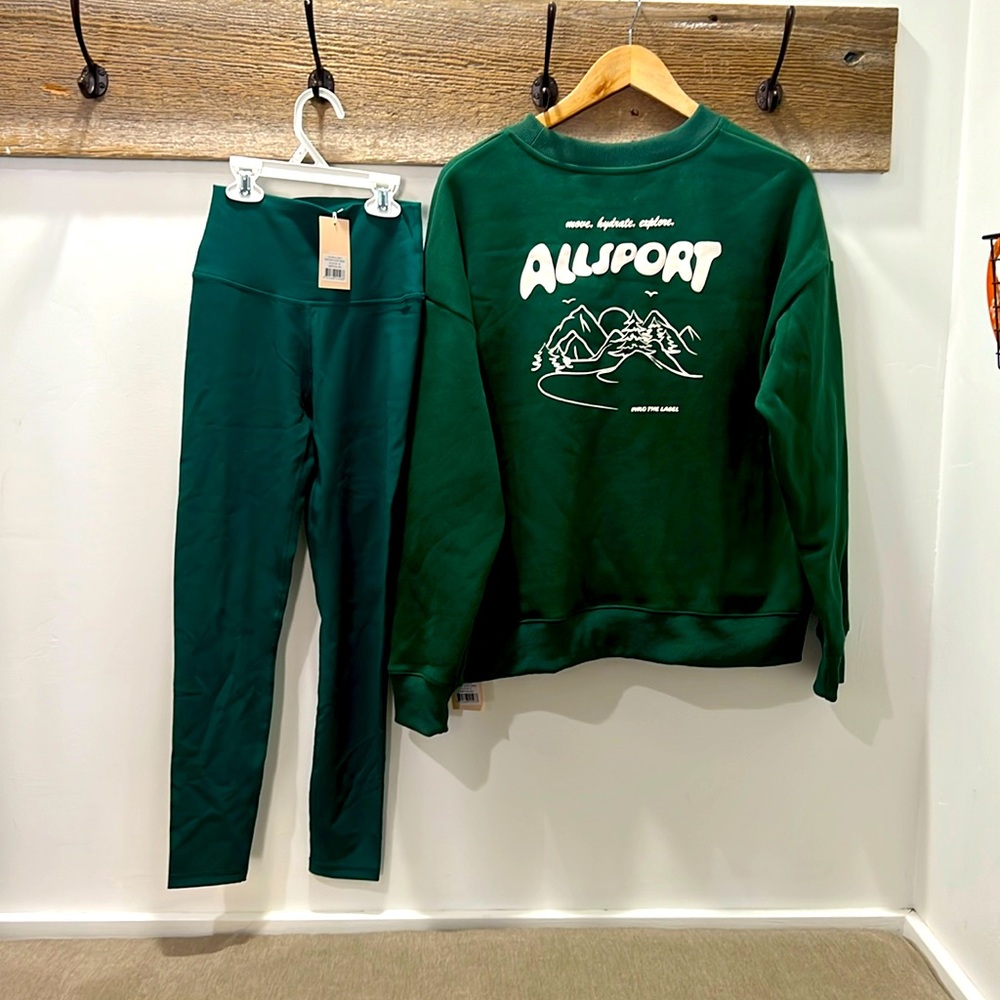 Wilo 2 piece sweatshirt and legging set.